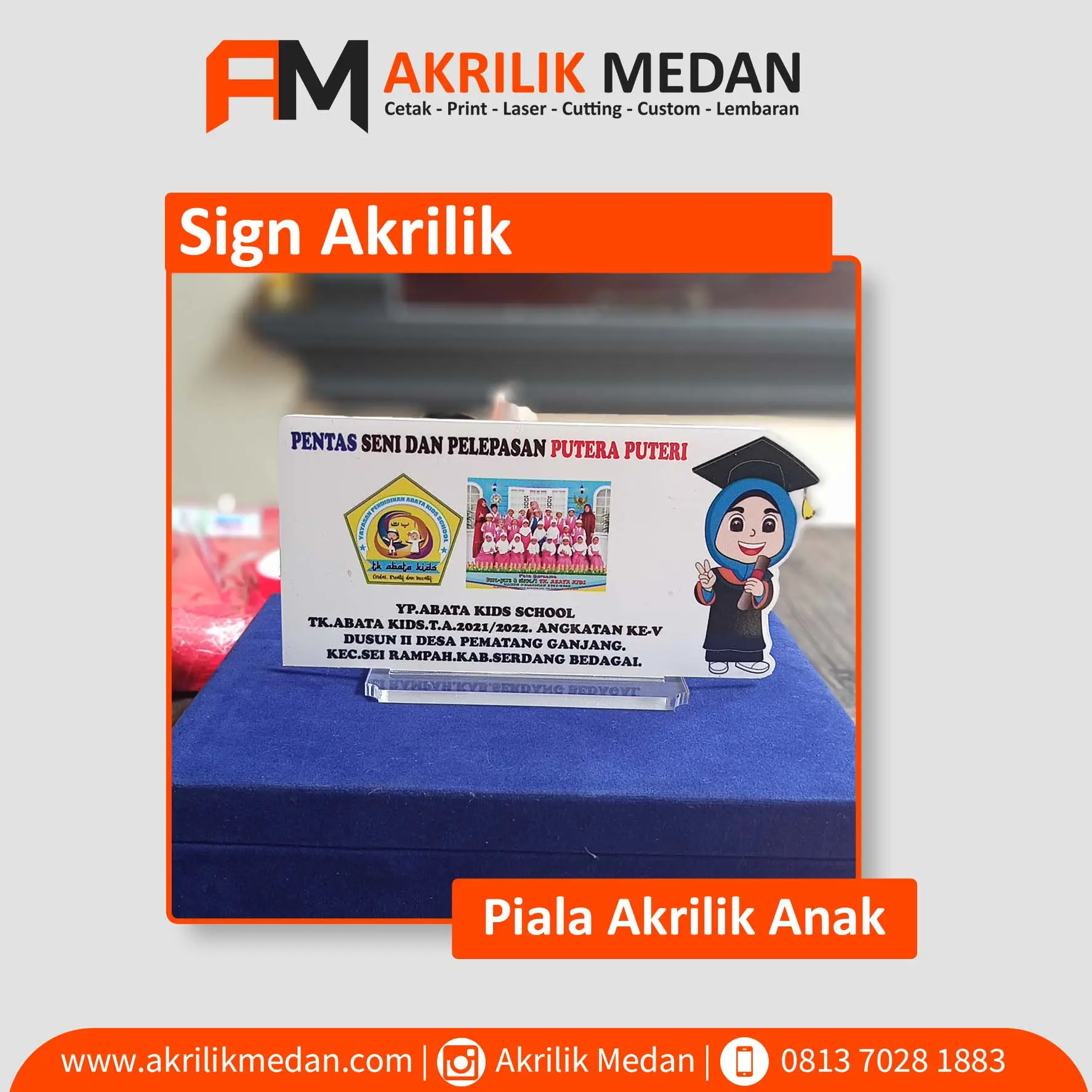 Display Piala Sekola.