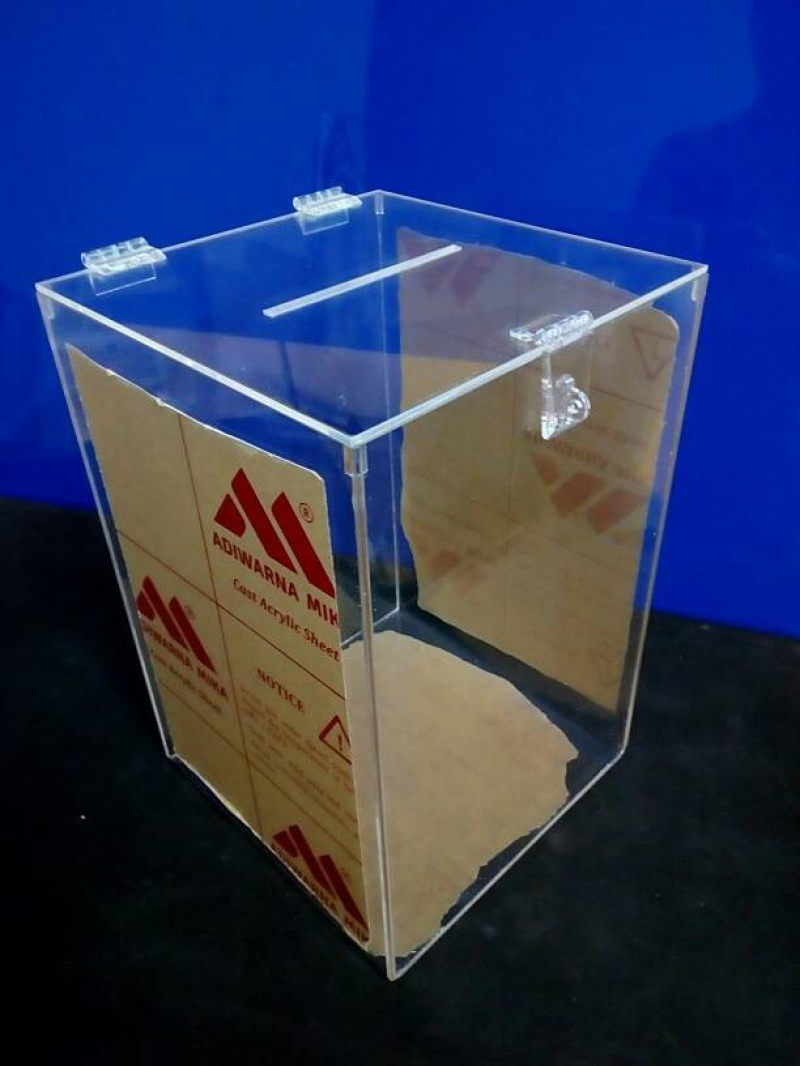  Box Donasi Akrilik .