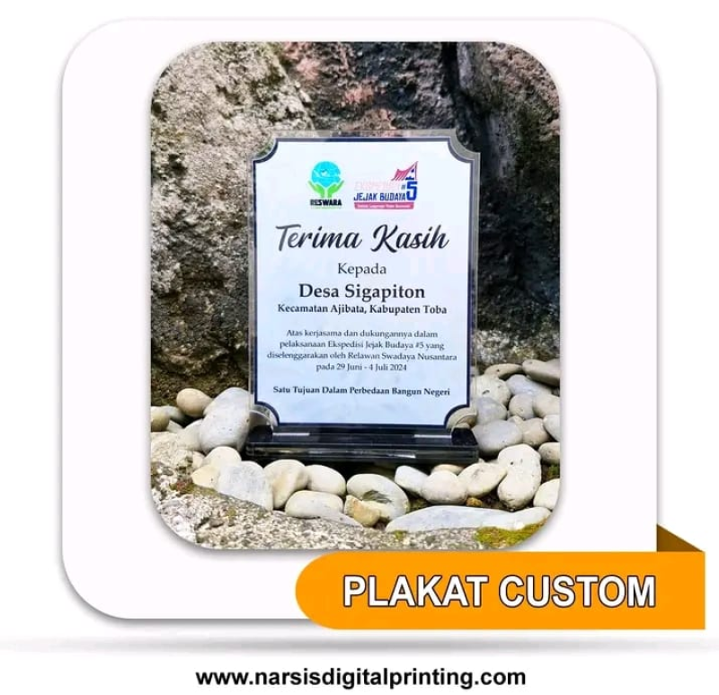 Kolaborasi Brand Lokal dengan Merchandise Akrilik Custom