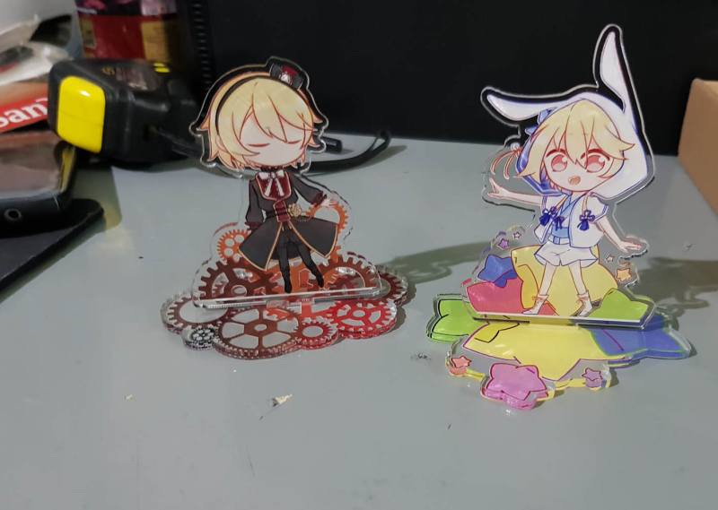 Standee Akrilik : Me.