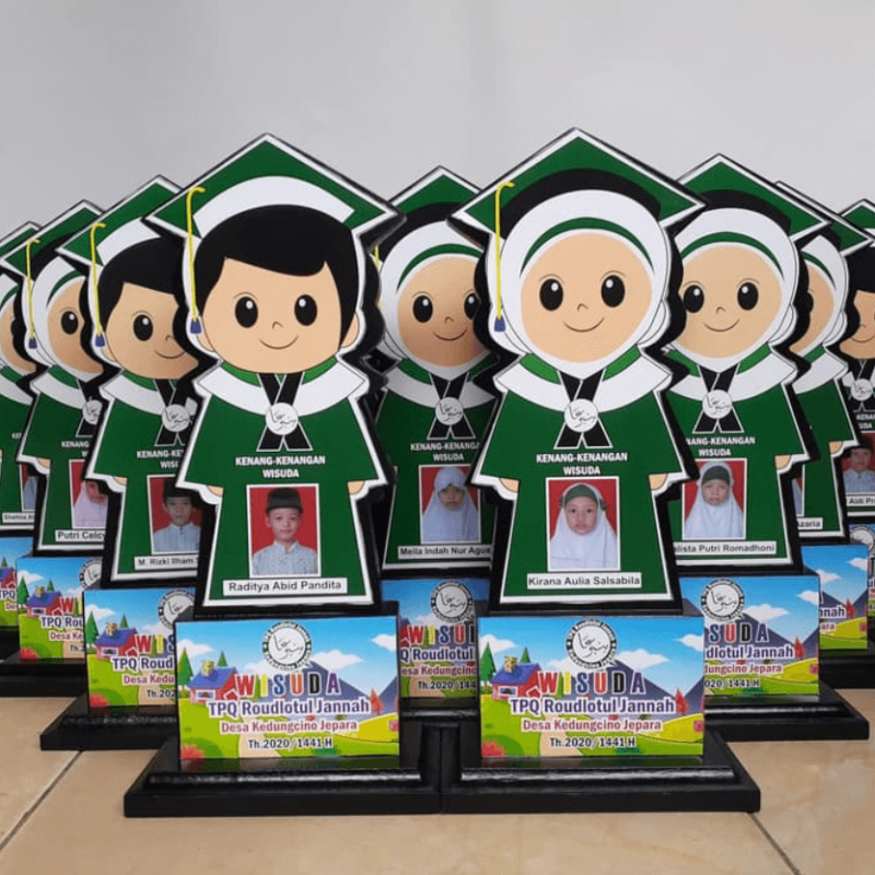 Akrilik Wisuda Anak .
