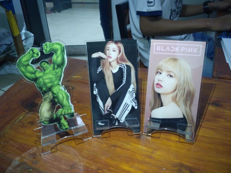 Standee Akrilik : So.