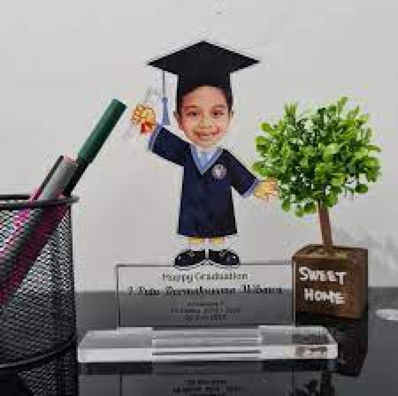 Akrilik Wisuda Anak .